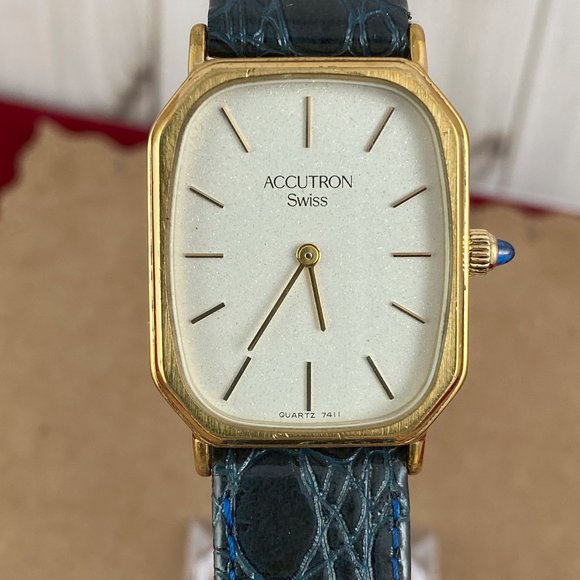 VINTAGE Bulova ACCUTRON Swiss Quartz Tank Watch - Picture 1 of 7